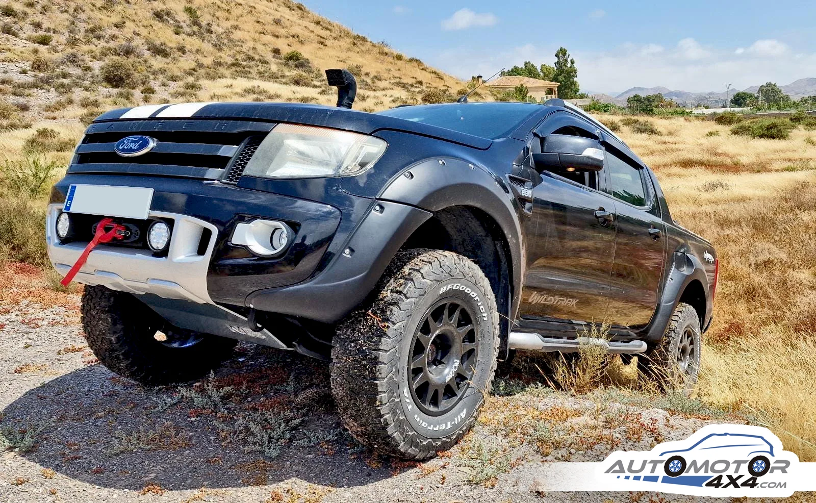 Ford Ranger preparado con snorkel y neumáticos BFGoodrich, parado en el campo murciano