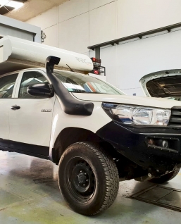 TOYOTA HILUX CON CELULA HABITABLE